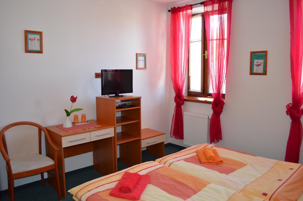 Hotel U Kapra Lázně Bělohrad الغرفة الصورة