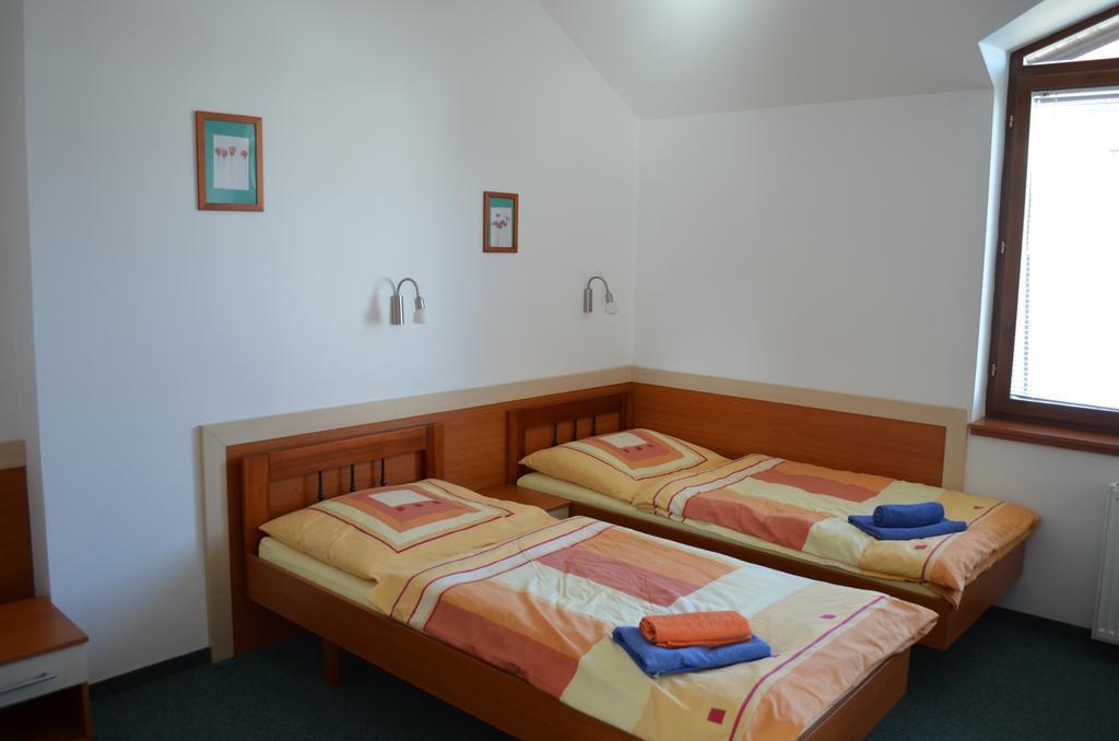 Hotel U Kapra Lázně Bělohrad الغرفة الصورة