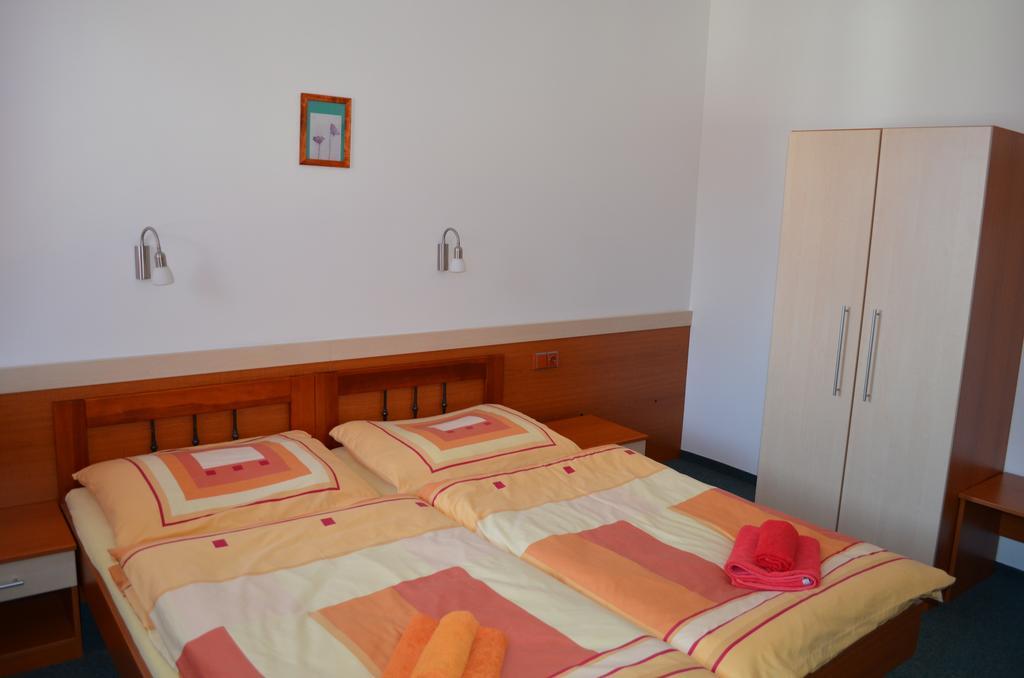 Hotel U Kapra Lázně Bělohrad الغرفة الصورة