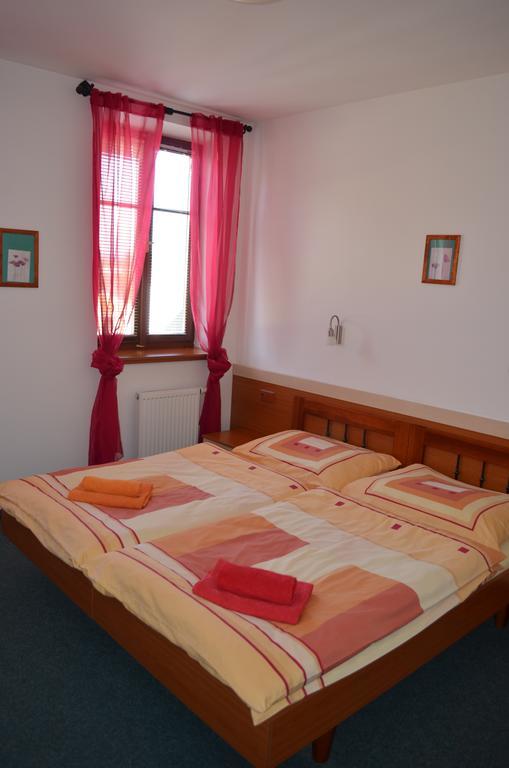 Hotel U Kapra Lázně Bělohrad الغرفة الصورة
