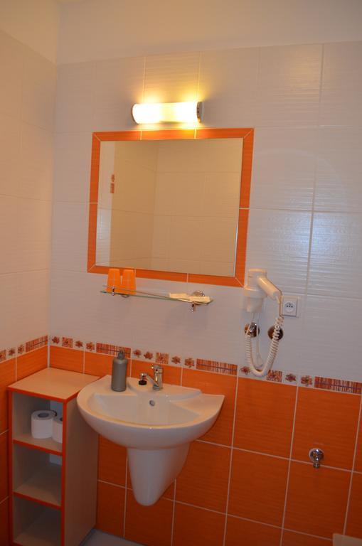 Hotel U Kapra Lázně Bělohrad الغرفة الصورة